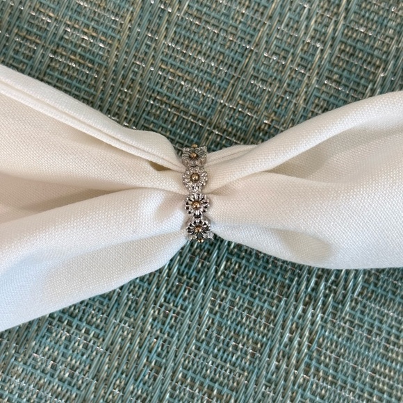 Daisy Chain Ring Silver with Gold Accents Size 8 - Picture 2 of 4